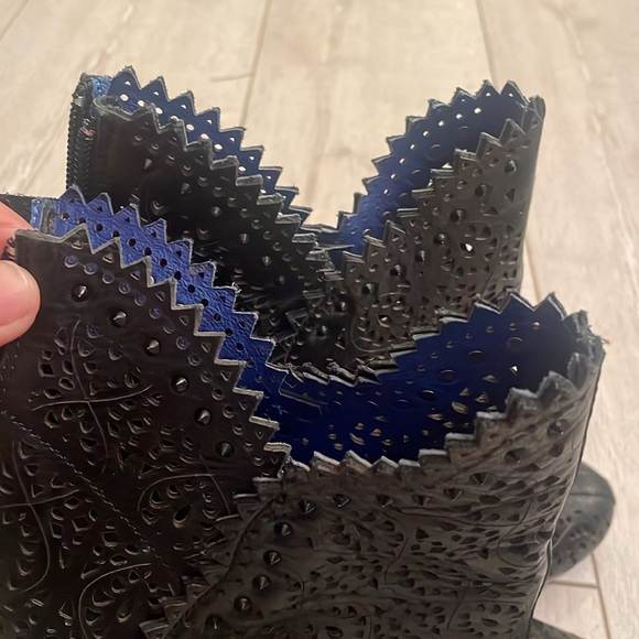 Juicy couture lazer cut heeled booties black size 9M deep V double sides offers - Picture 10 of 11